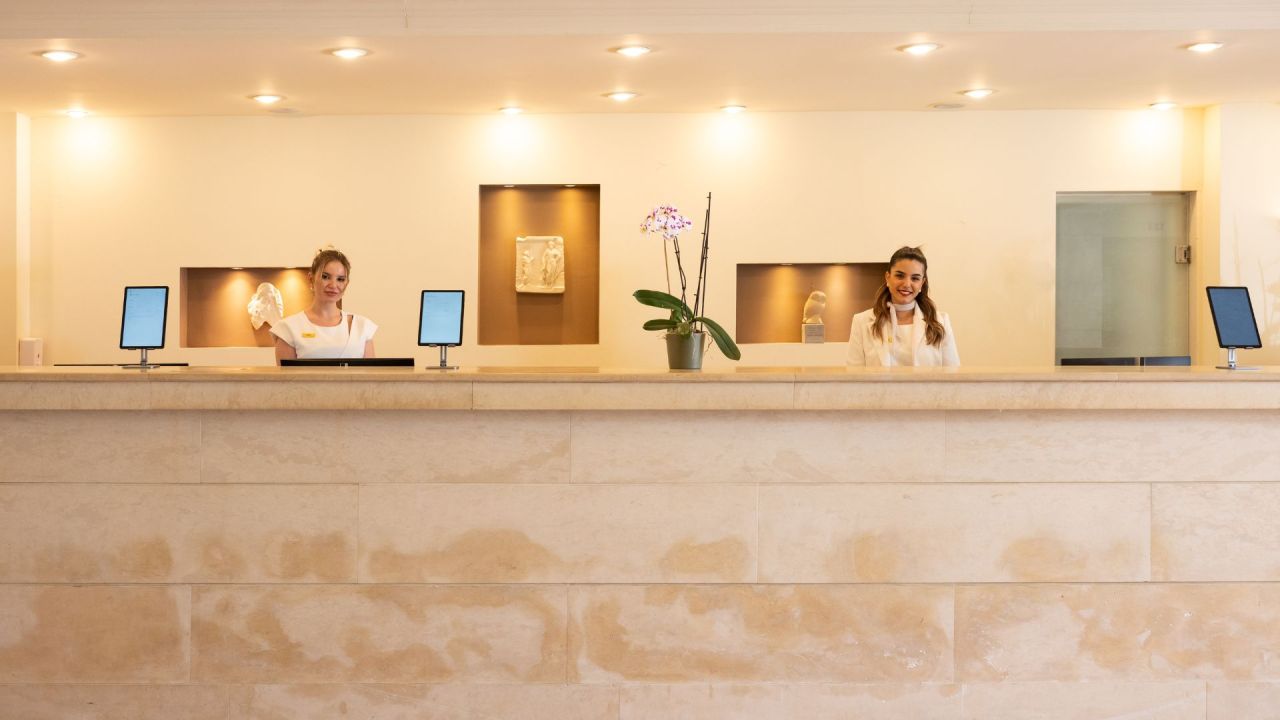 Tiara Holidays - Canvas by Mitsis Messonghi - recepcija